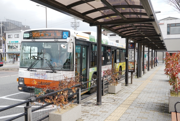 南海高野線「金剛」駅から