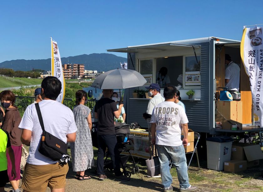 帝塚山学院大学×大阪狭山市 コラボ商品「狭山池ダムカレー」キッチンカープロジェクト